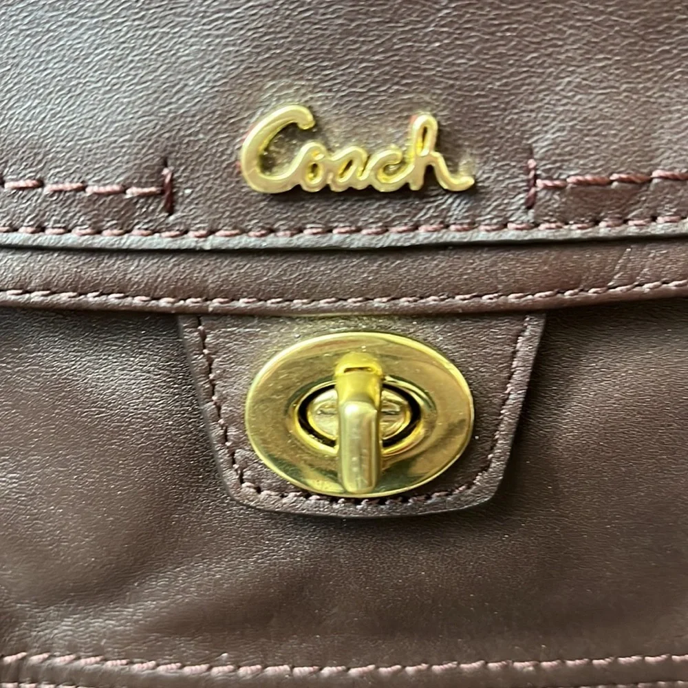 Coach Vintage leather essential Crossbody/shoulder Bag dark brown Like new